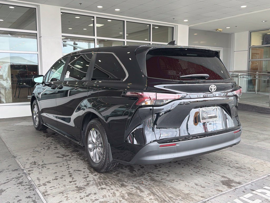 New 2026 Toyota Sienna LE FWD image 9