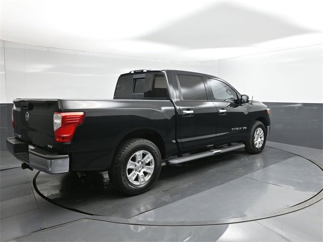 Used 2018 Nissan Titan SV image 11