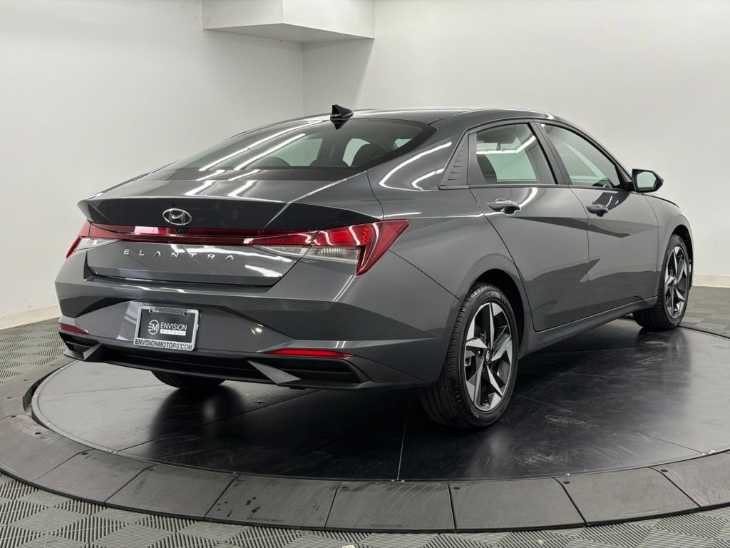 Used 2023 Hyundai Elantra SEL w/ Convenience Package FWD image 10