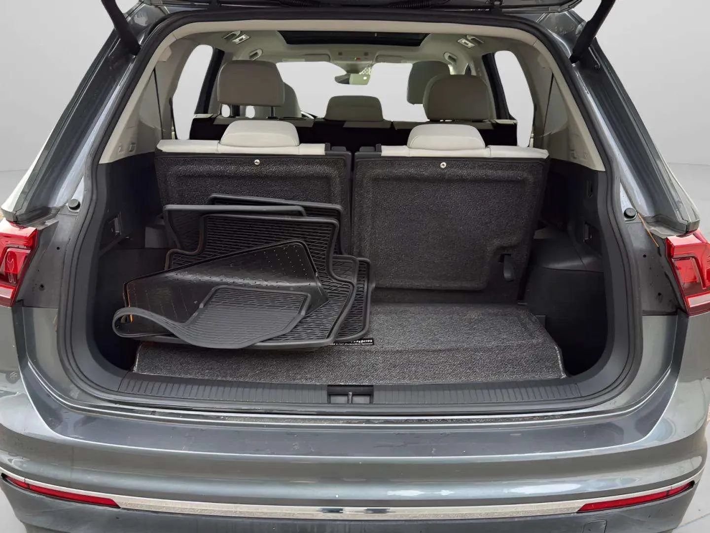 Used 2021 Volkswagen Tiguan SEL FWD image 20