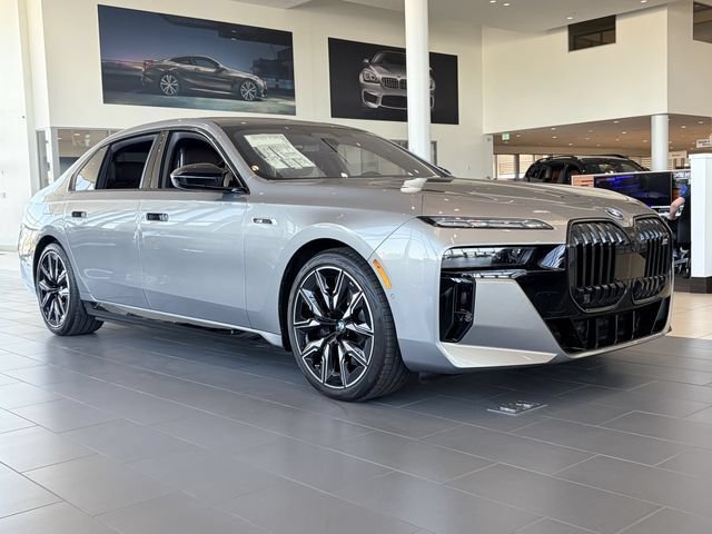 New 2026 BMW i7 M70 w/ Executive Package AWD/4WD image 3