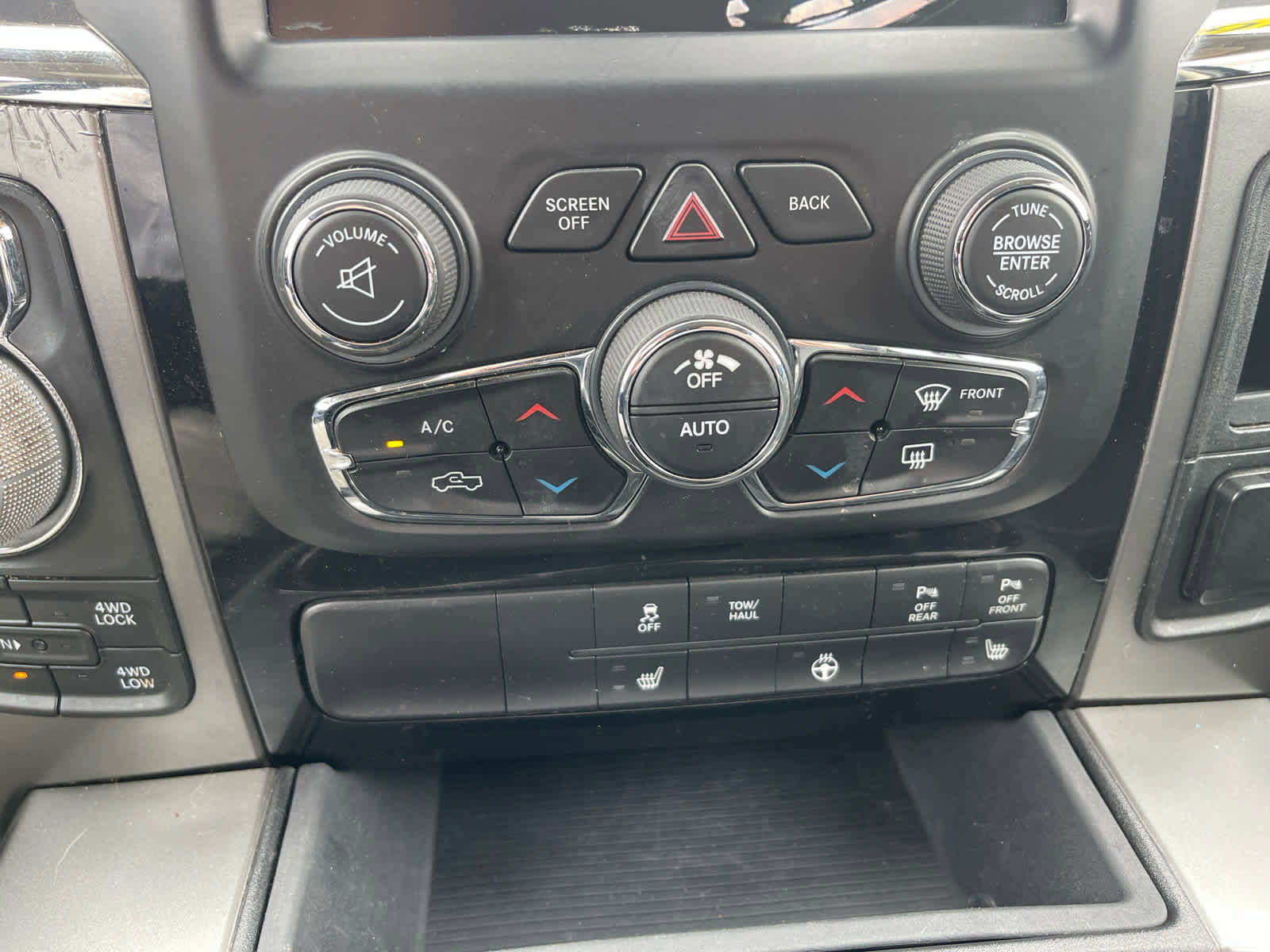 Used 2016 RAM 1500 Sport w/ Convenience Group AWD/4WD image 17