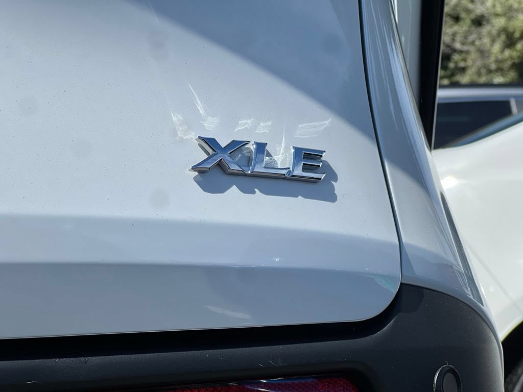 Used 2026 Toyota Sienna XLE FWD image 12