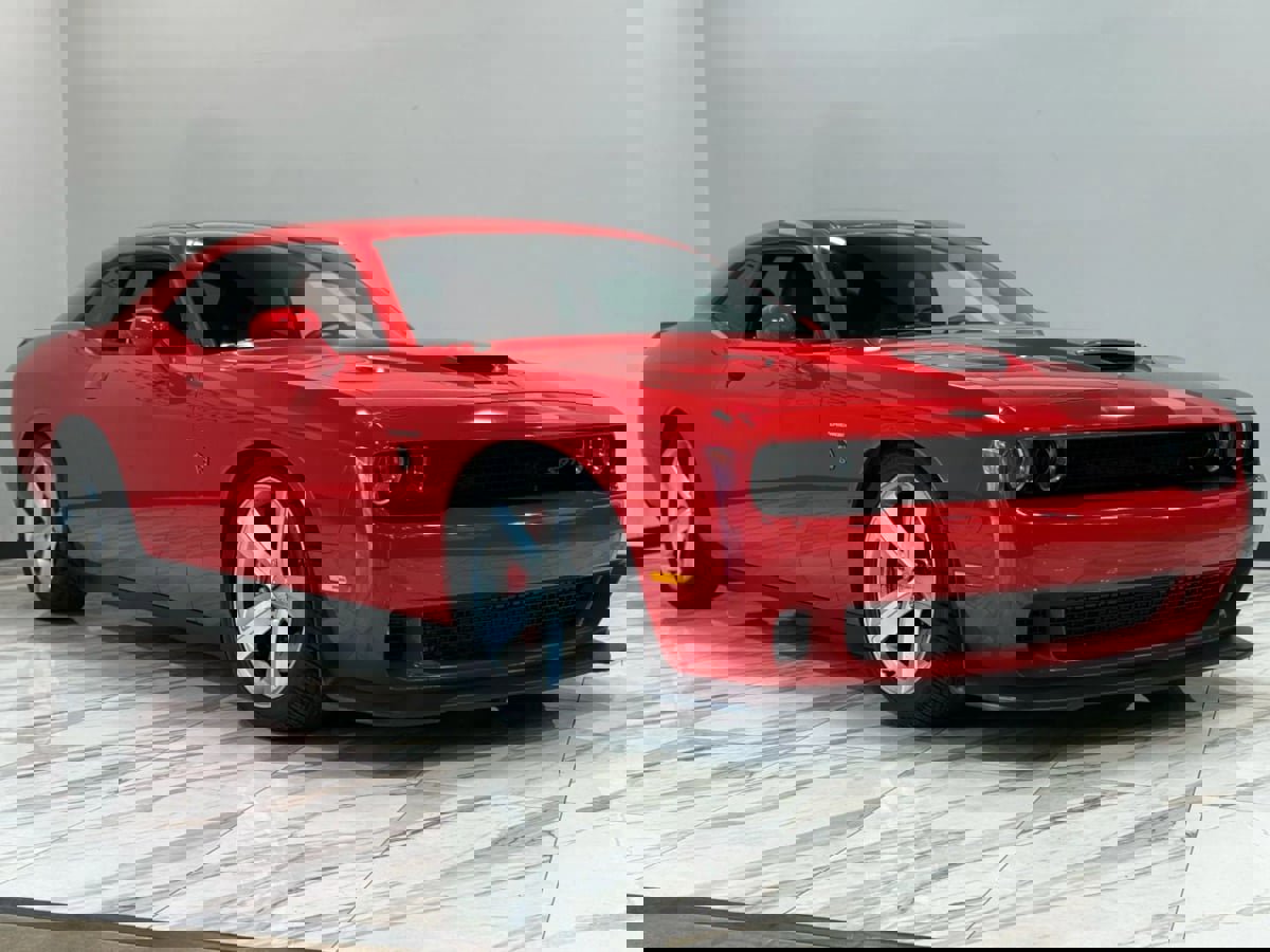 Used 2015 Dodge Challenger SRT Hellcat image 5