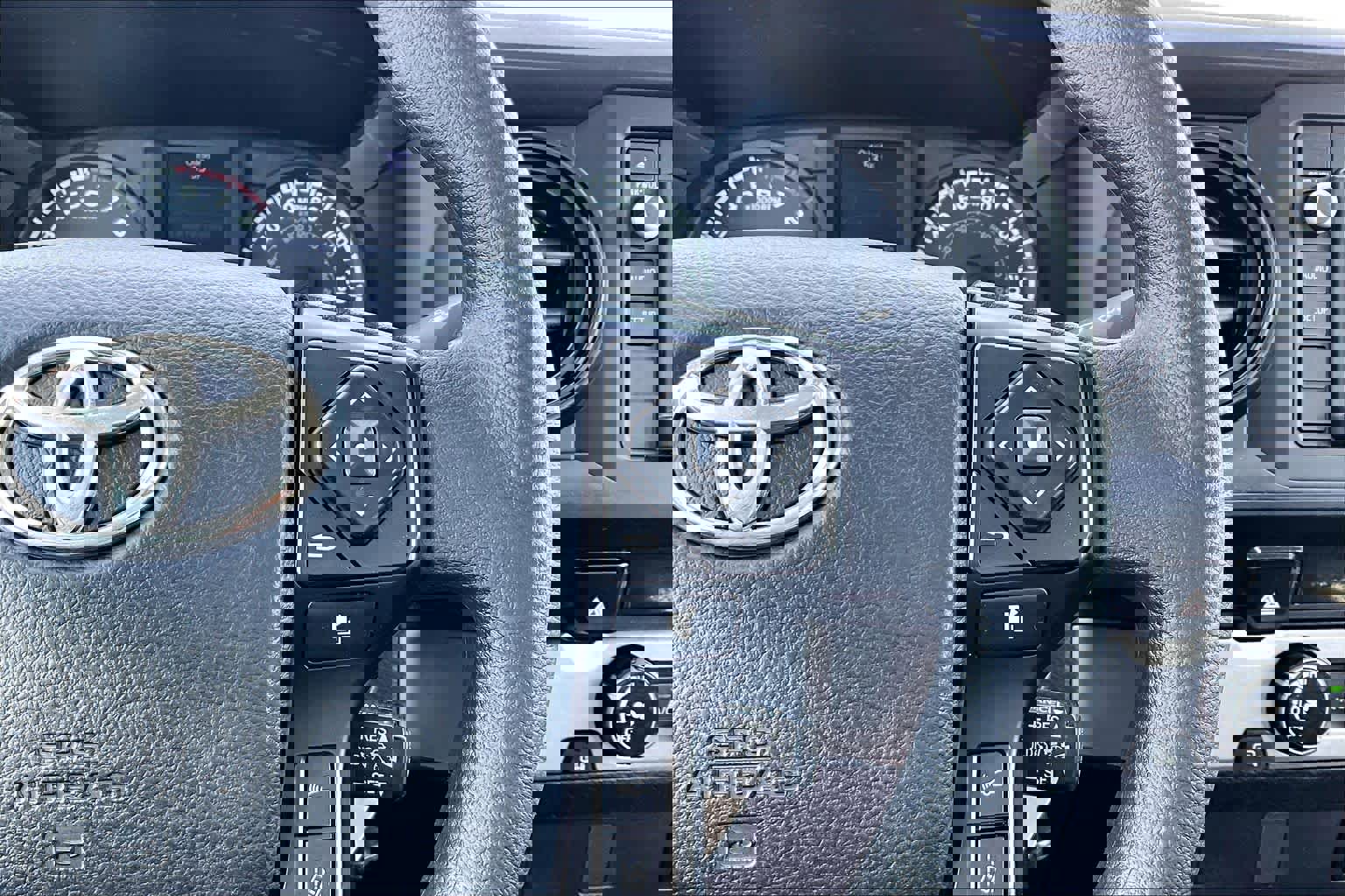 Used 2018 Toyota Tacoma SR image 22