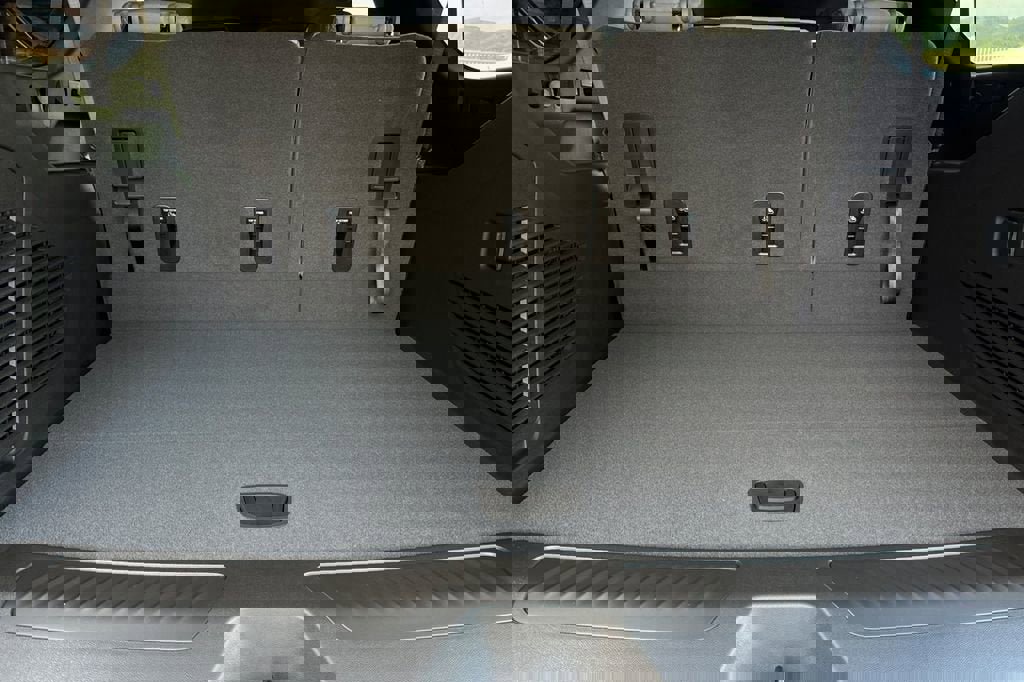 New 2026 Chevrolet Suburban LS image 16