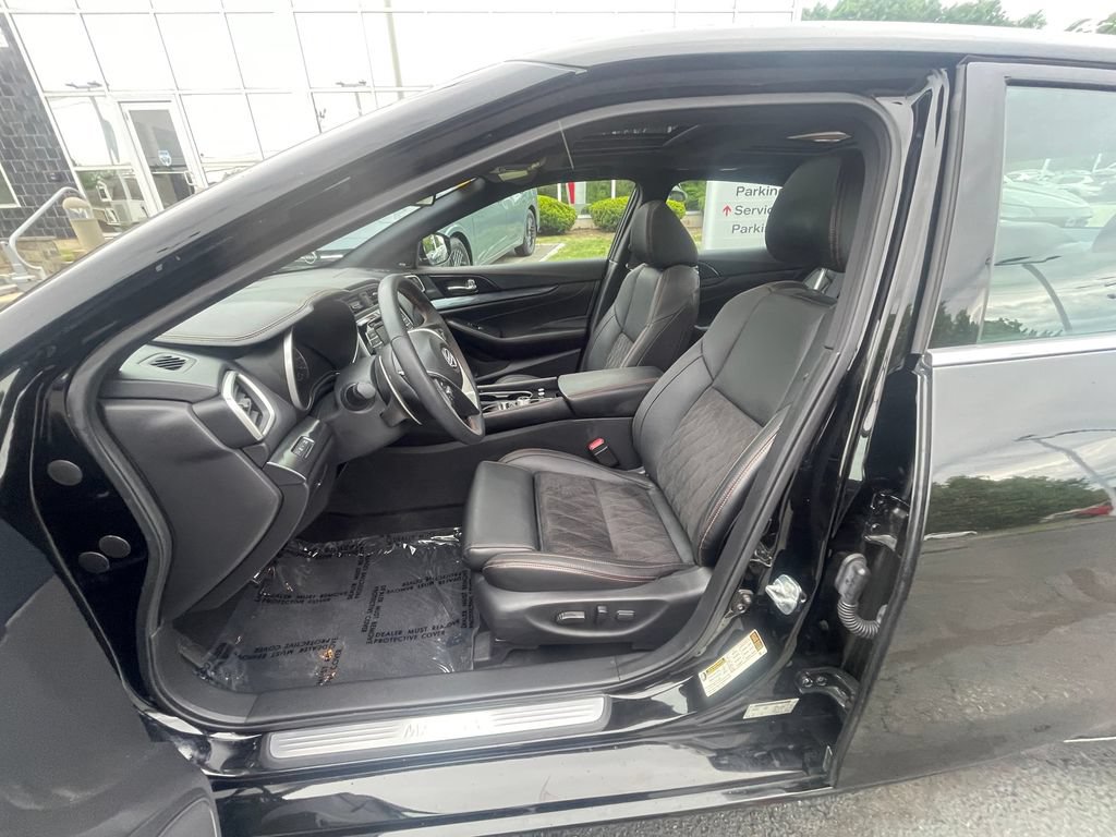 Certified 2023 Nissan Maxima SR w/ Sport Mat Group FWD image 15