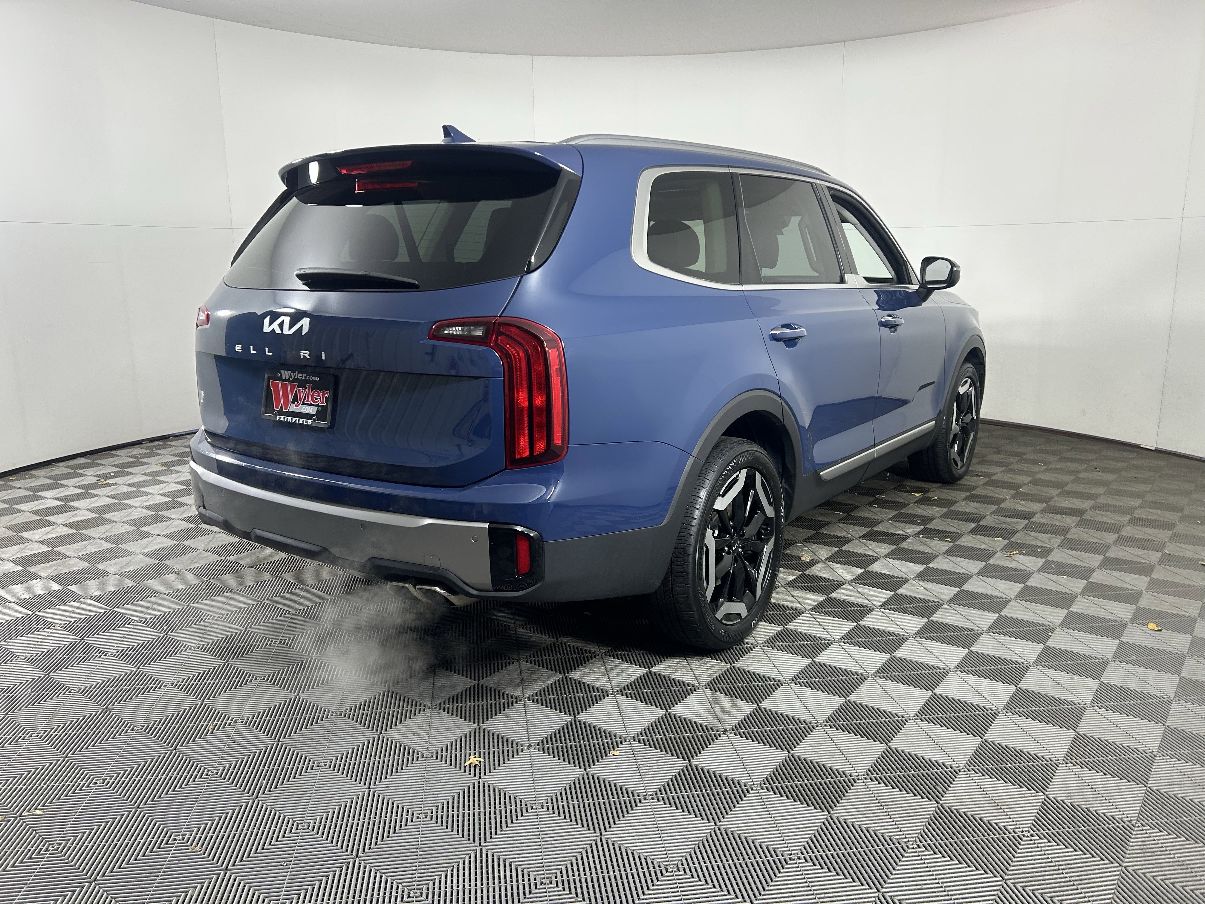 Certified 2025 Kia Telluride S image 22