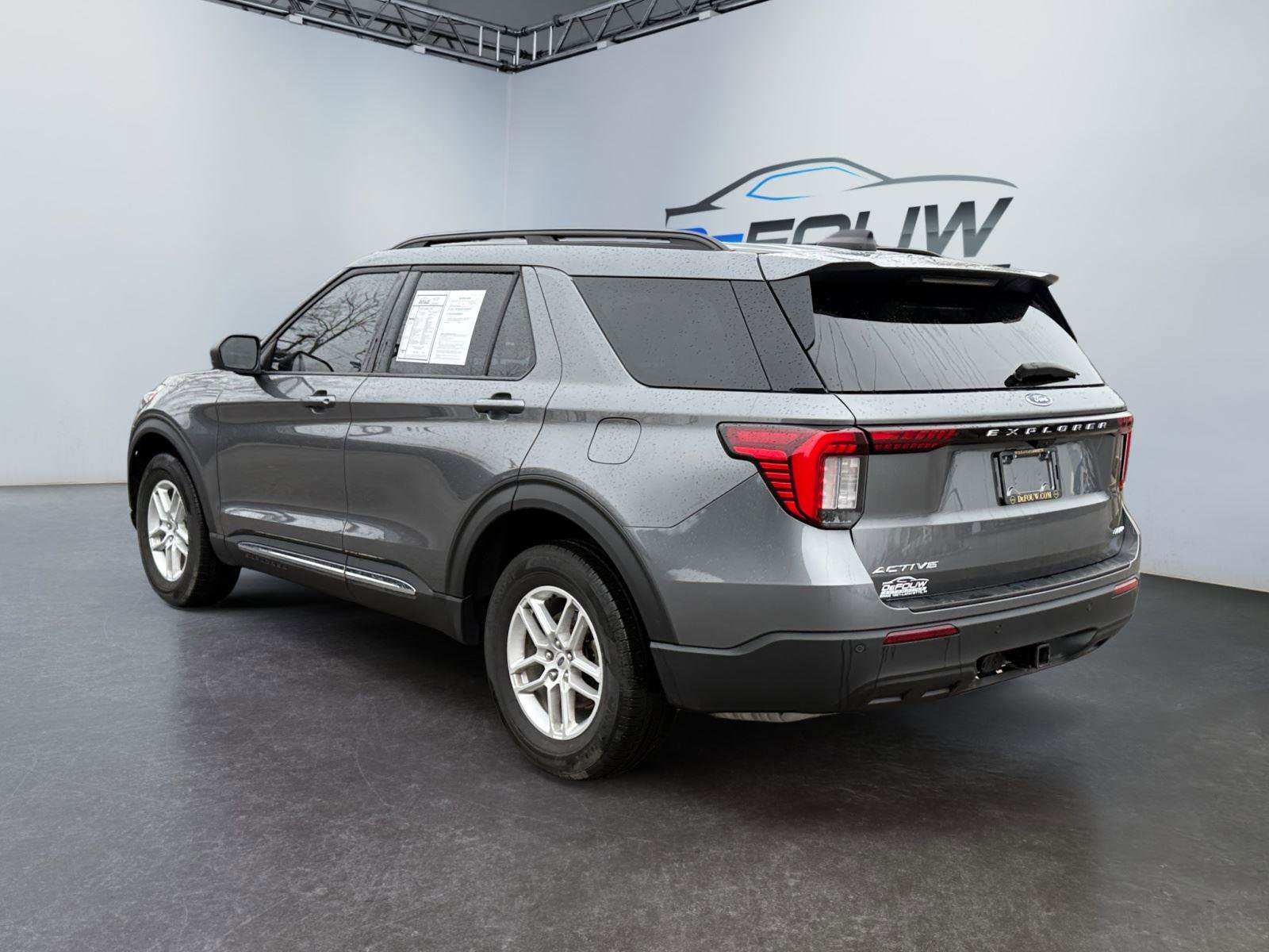Used 2025 Ford Explorer Active AWD/4WD image 5