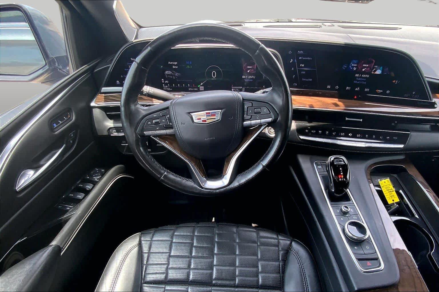 Used 2022 Cadillac Escalade Premium Luxury Platinum w/ Heavy-Duty Trailer Package AWD/4WD image 6