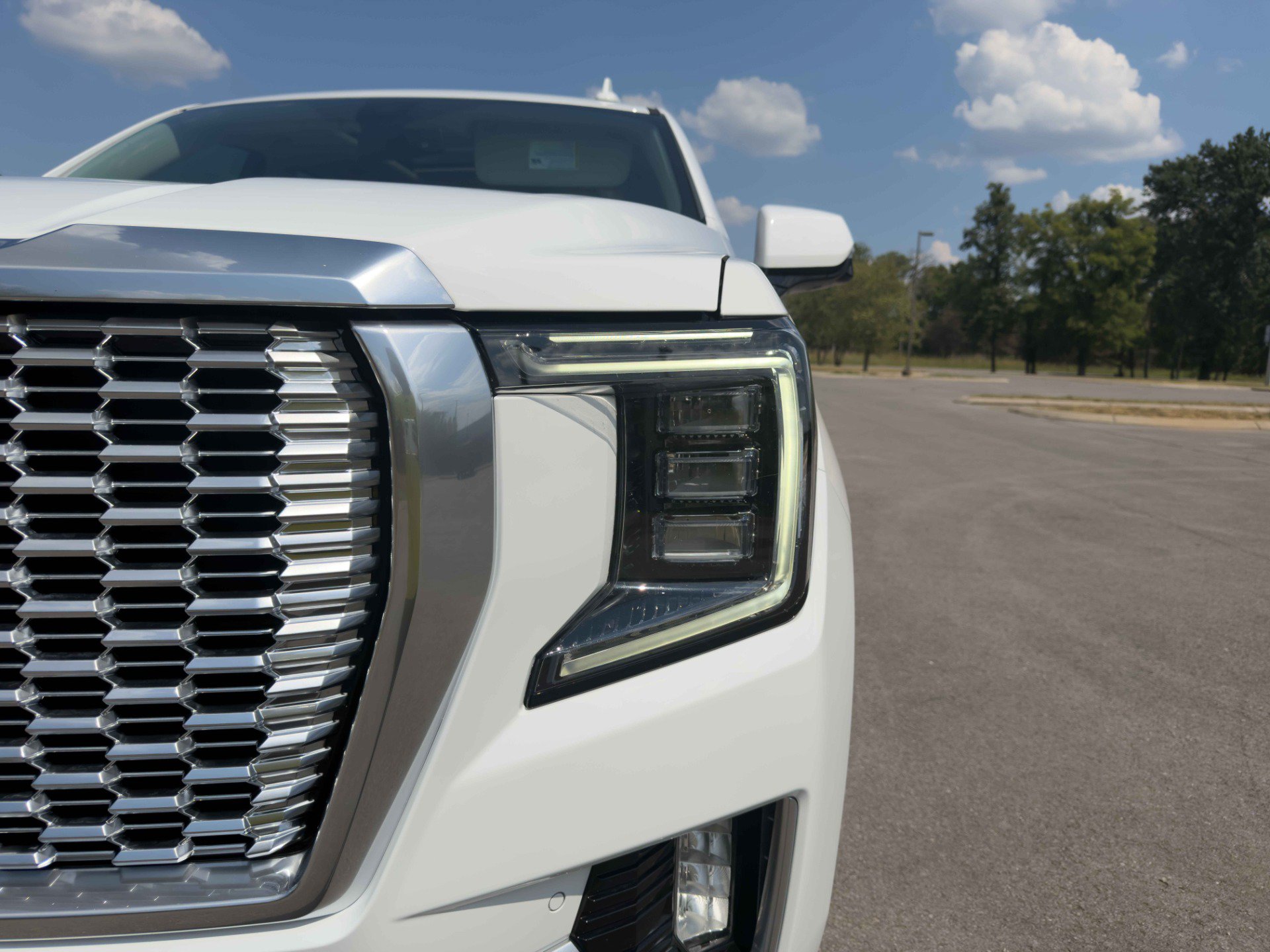 Used 2022 GMC Yukon XL Denali AWD/4WD image 17