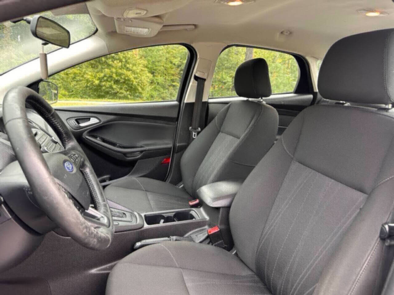 Used 2017 Ford Focus SE w/ Cold Weather Package image 17