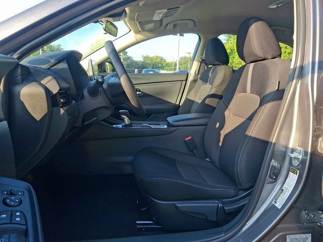 Used 2025 Nissan Sentra SV FWD image 13