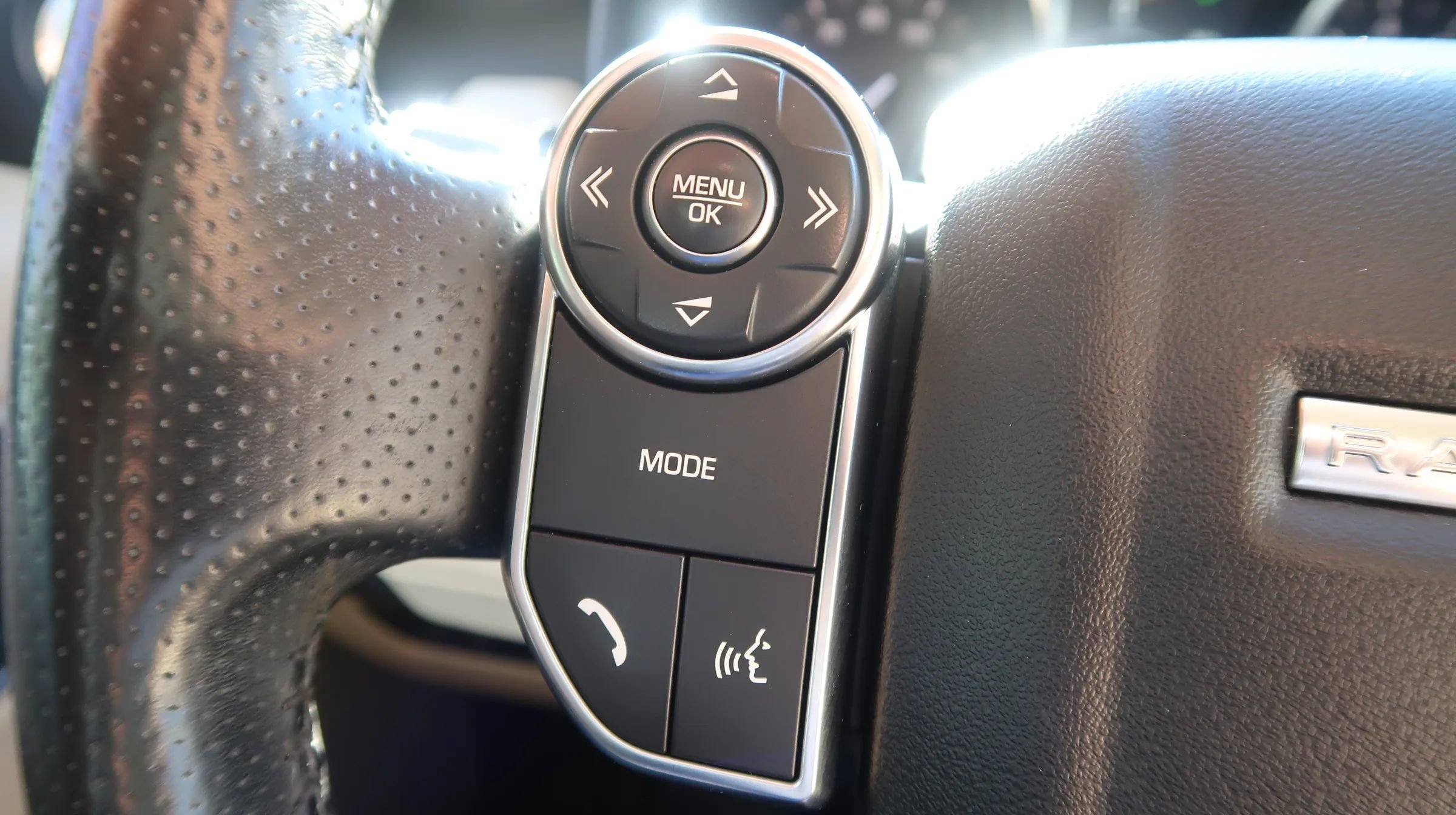 Used 2017 Land Rover Range Rover Sport SE AWD/4WD image 33