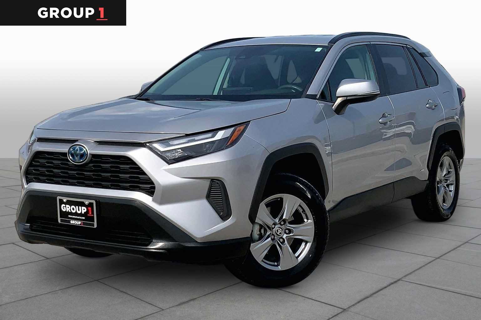 Used 2024 Toyota RAV4 XLE AWD/4WD image 1