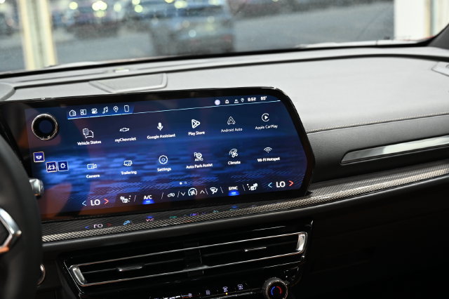 New 2027 Chevrolet Traverse Z71 w/ Enhanced Driving Package AWD/4WD image 16
