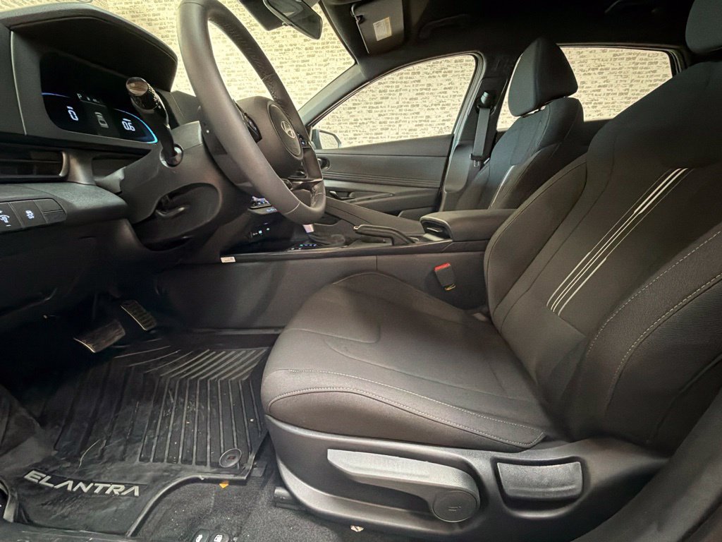 Certified 2026 Hyundai Elantra Sport FWD image 29