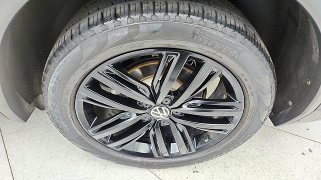 Used 2022 Volkswagen Tiguan SE R-Line image 60