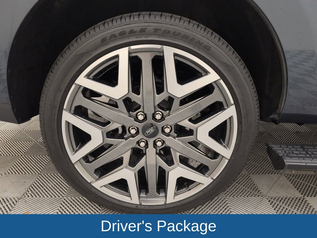 Used 2025 Ford Expedition Platinum w/ Platinum Ultimate Package AWD/4WD image 19