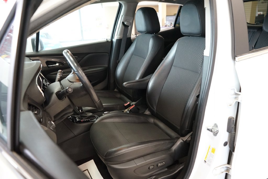 Used 2022 Buick Encore Preferred w/ Safety Package AWD/4WD image 2
