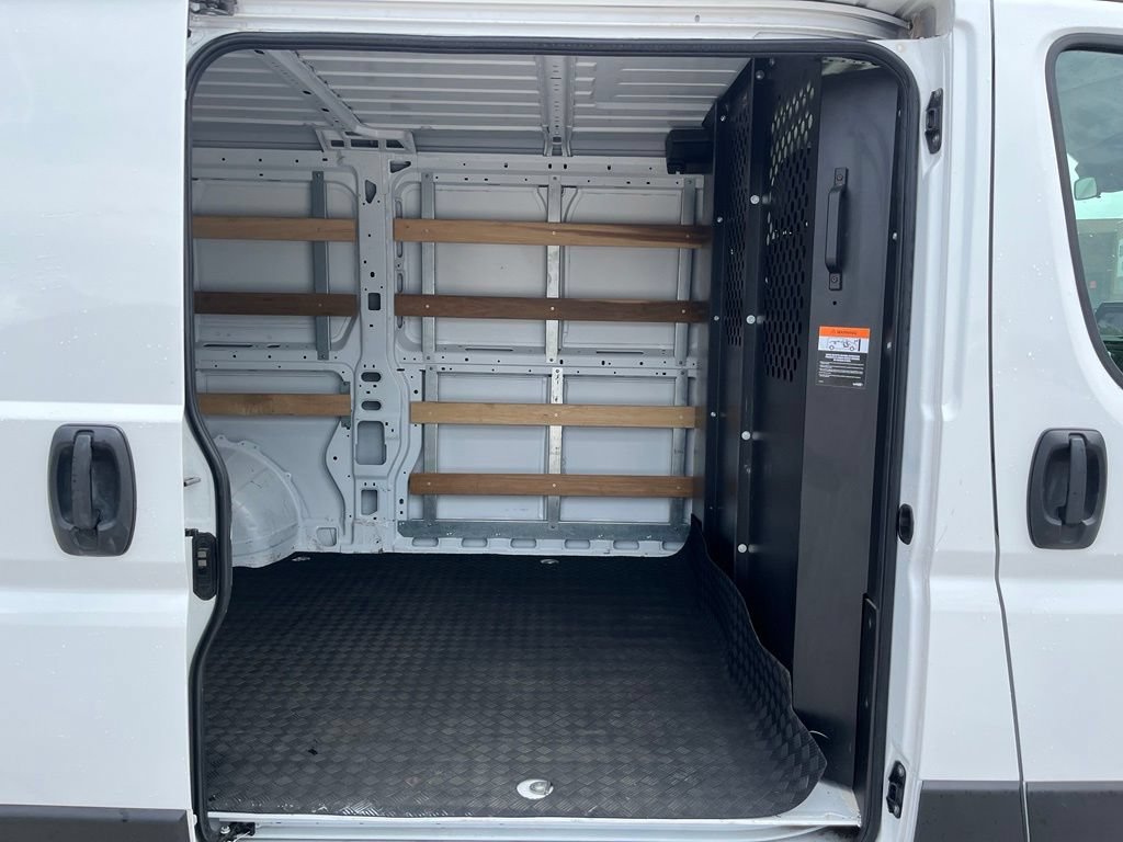 Used 2025 RAM ProMaster 2500 w/ U-Haul Equipment Group FWD image 17