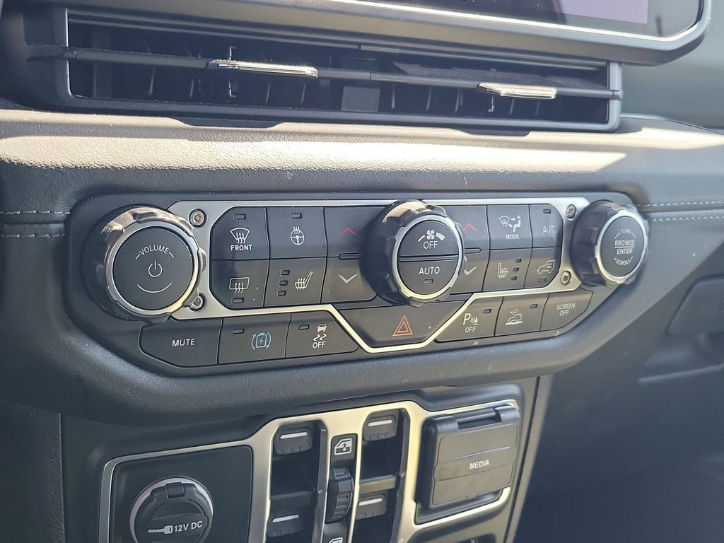 Used 2024 Jeep Wrangler High Altitude image 29