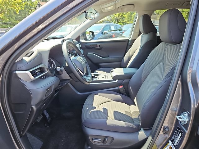 Used 2023 Toyota Highlander L AWD/4WD image 14