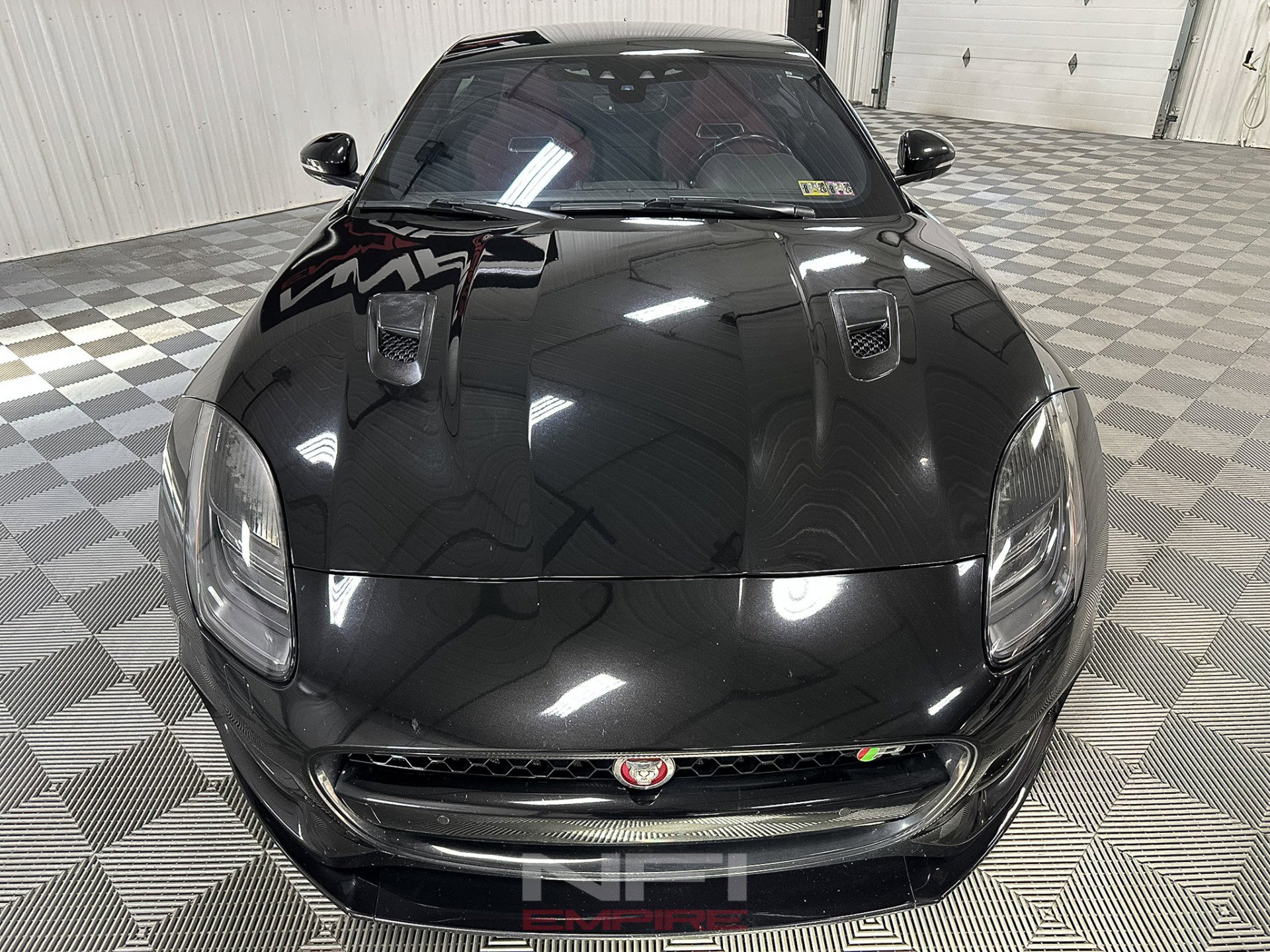 Used 2018 Jaguar F-TYPE R AWD/4WD image 4