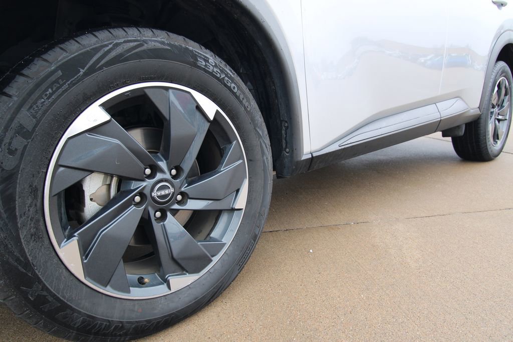 Used 2024 Nissan Rogue SV image 10