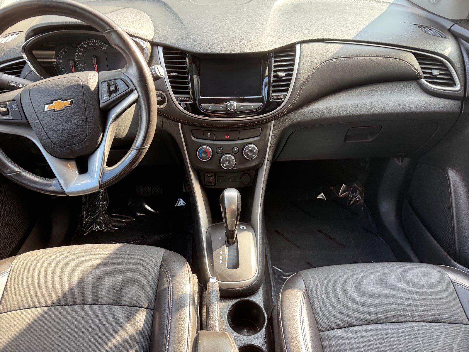 Used 2020 Chevrolet Trax LT w/ LT Convenience Package FWD image 11