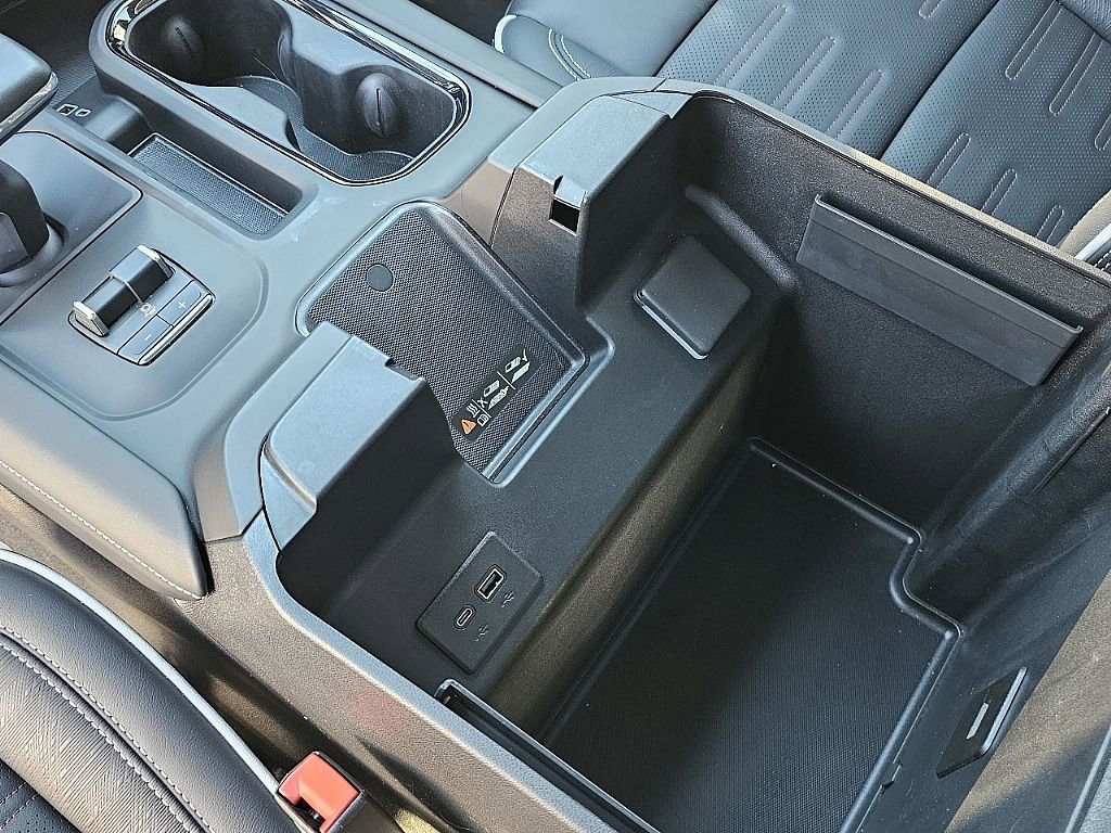 Used 2025 GMC Sierra 1500 AT4X image 34