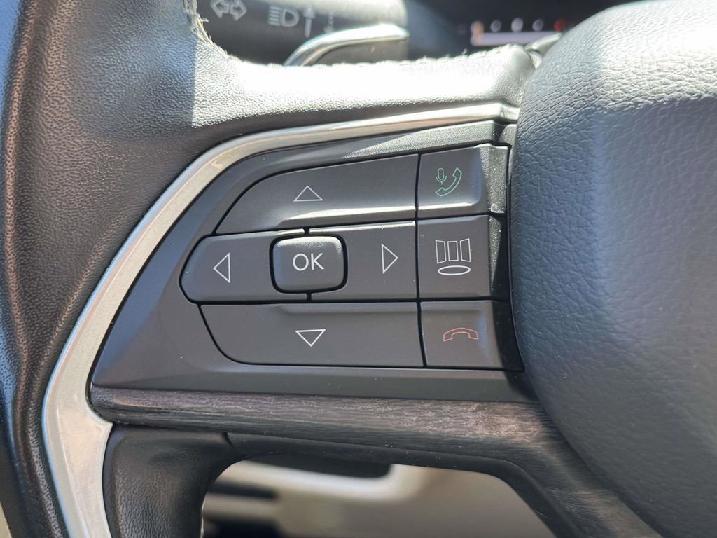 Used 2022 Jeep Grand Cherokee L Limited AWD/4WD image 23