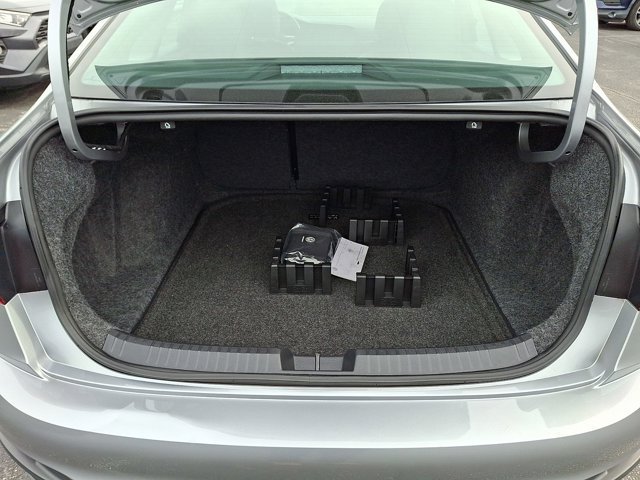 Used 2023 Volkswagen Jetta SE w/ Panoramic Sunroof Package FWD image 33