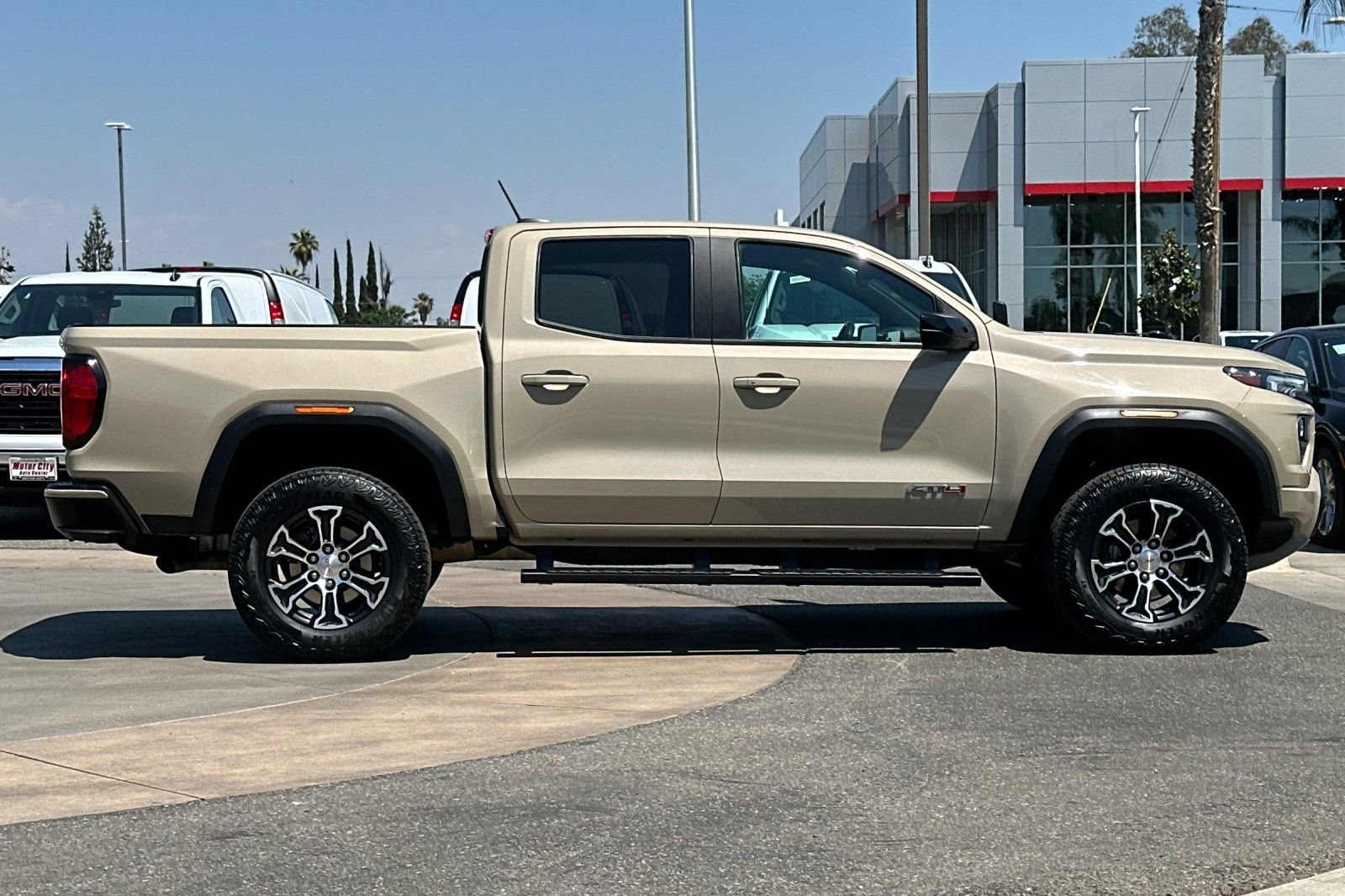 Used 2024 GMC Canyon AT4 AWD/4WD image 3