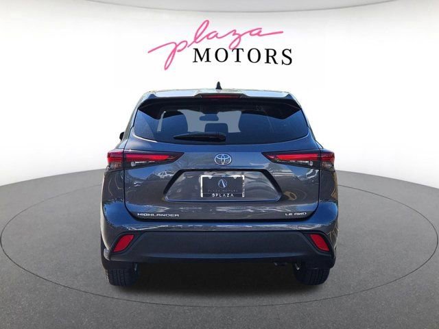 Used 2024 Toyota Highlander LE AWD/4WD image 6