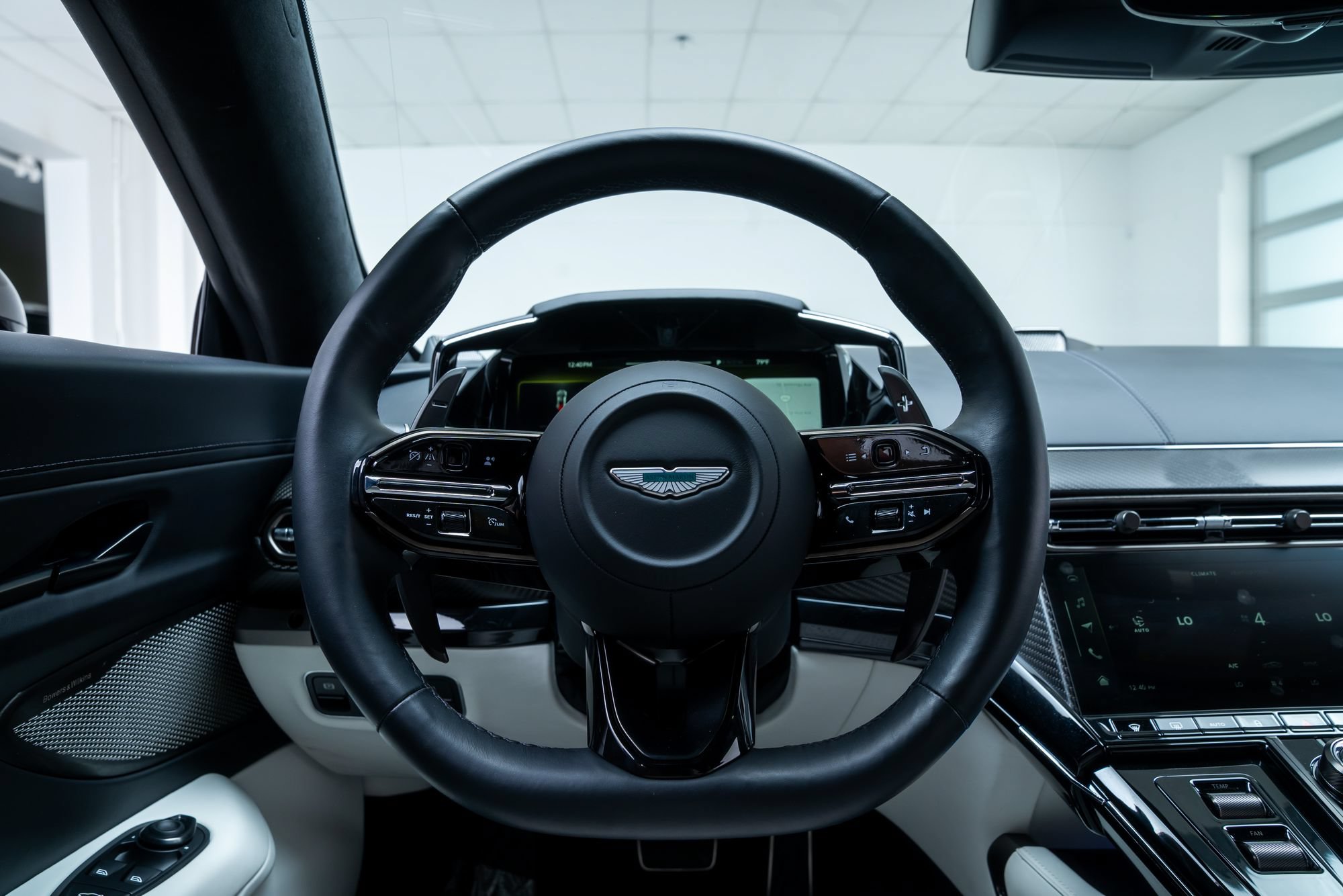 Used 2025 Aston Martin V8 Vantage Coupe RWD image 13