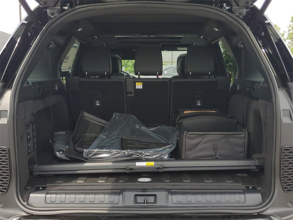 New 2025 Land Rover Discovery Dynamic SE image 37