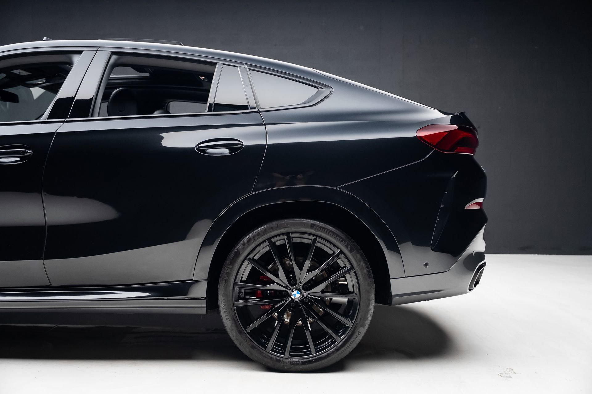 Used 2023 BMW X6 xDrive40i w/ M Sport Package AWD/4WD image 19