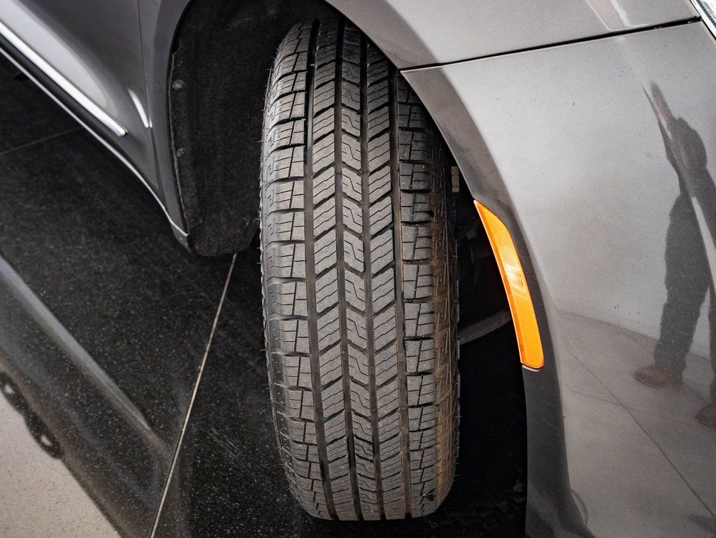 Used 2019 Chrysler Pacifica Touring-L image 36