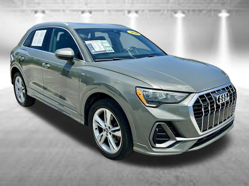 Used 2020 Audi Q3 2.0T Premium w/ Convenience Package AWD/4WD image 3