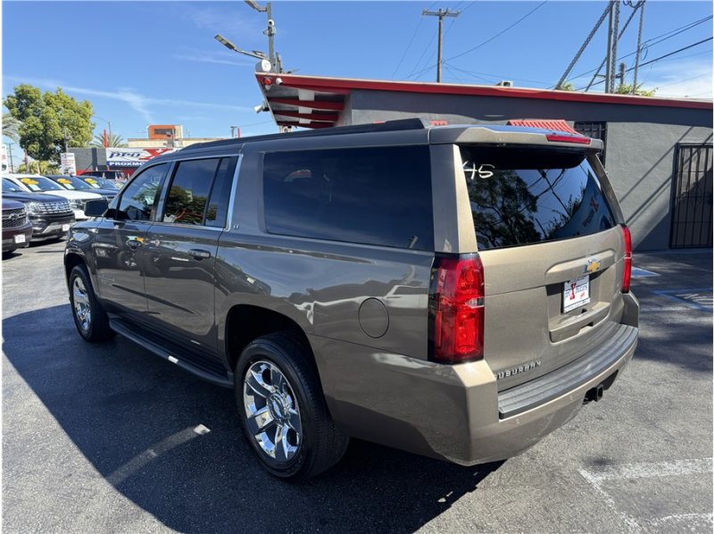 Used 2016 Chevrolet Suburban LT image 12
