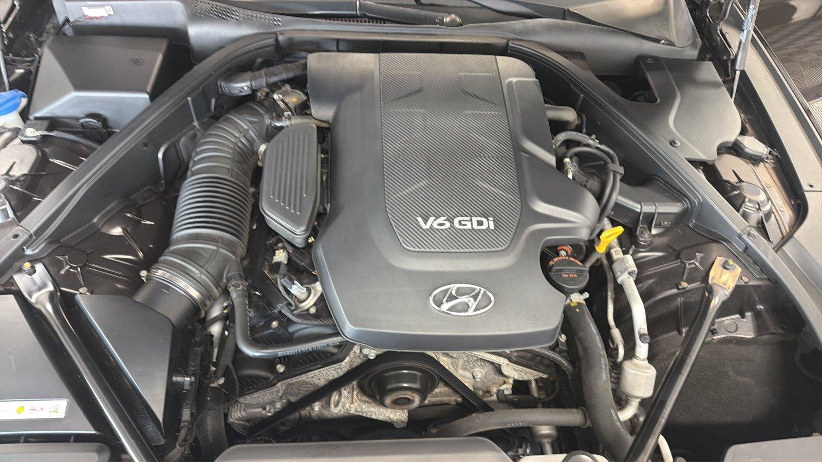 Used 2015 Hyundai Genesis 3.8 AWD/4WD image 9