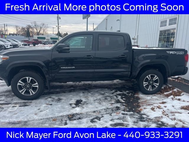 Used 2018 Toyota Tacoma TRD Sport image 3