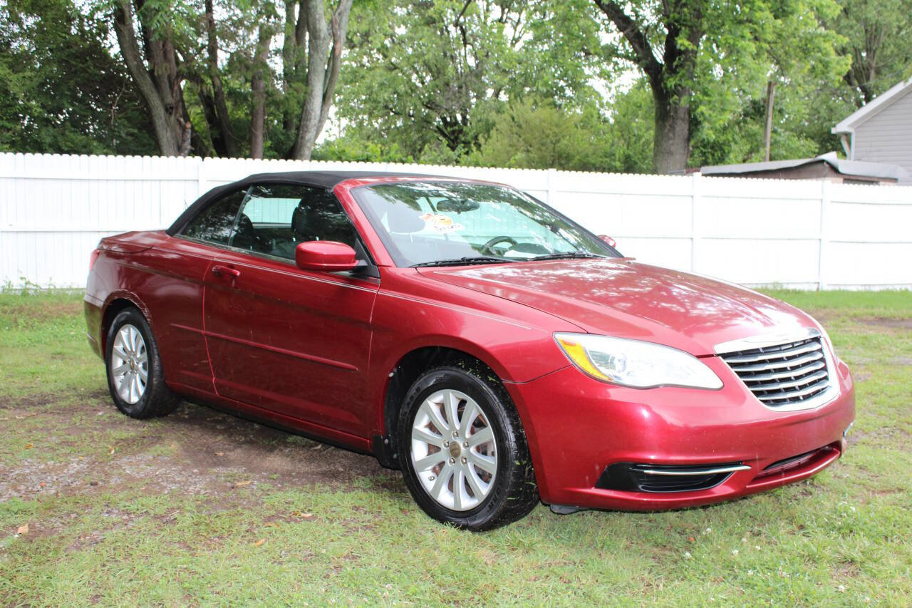 Used 2013 Chrysler 200 Touring image 3