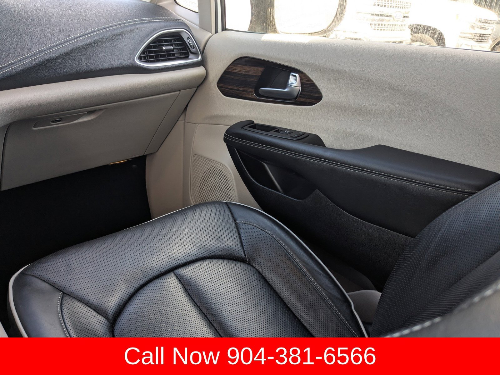 Used 2024 Chrysler Pacifica Limited FWD image 16