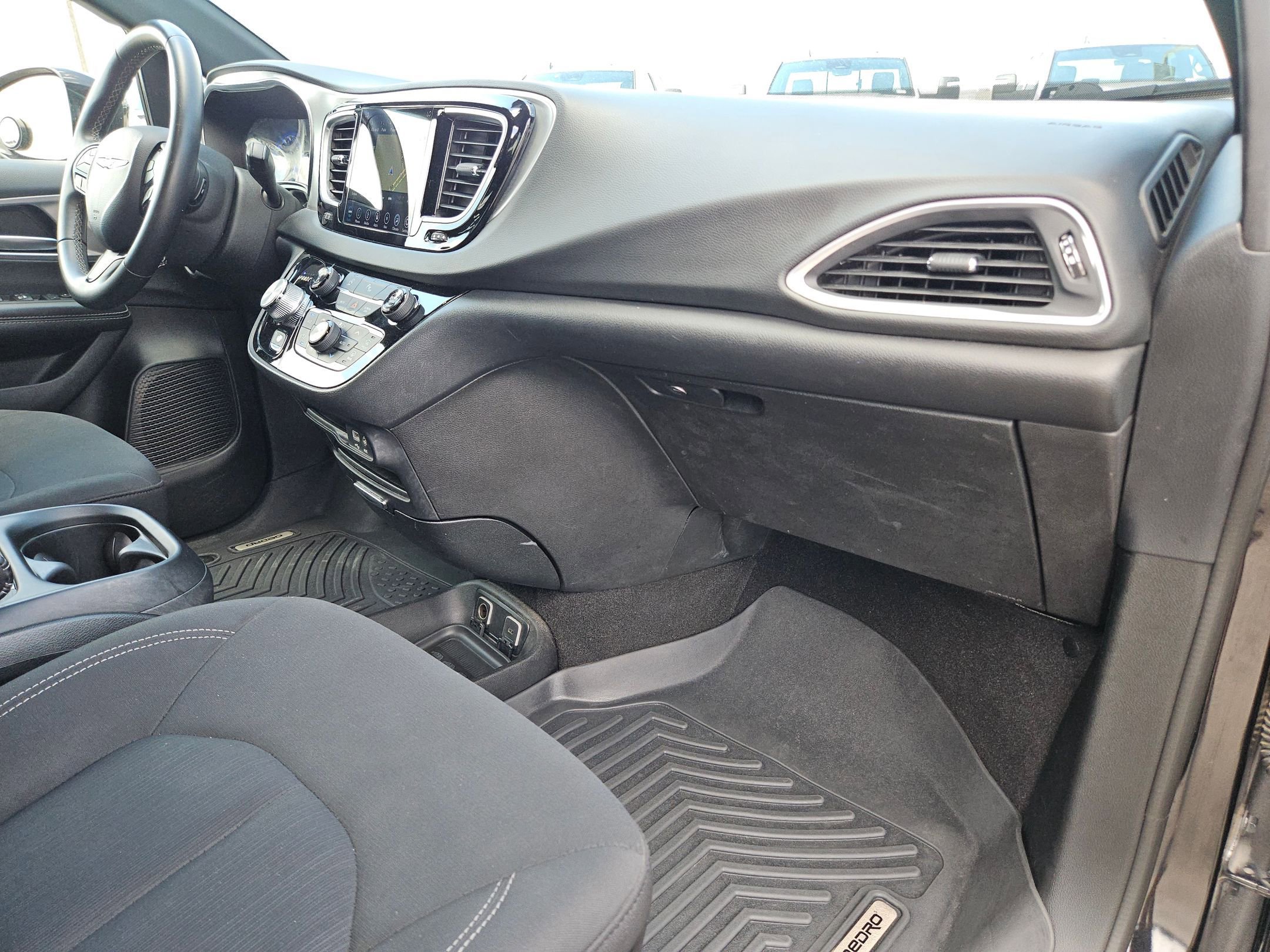 Used 2018 Chrysler Pacifica Touring Plus w/ S Appearance Package FWD image 28