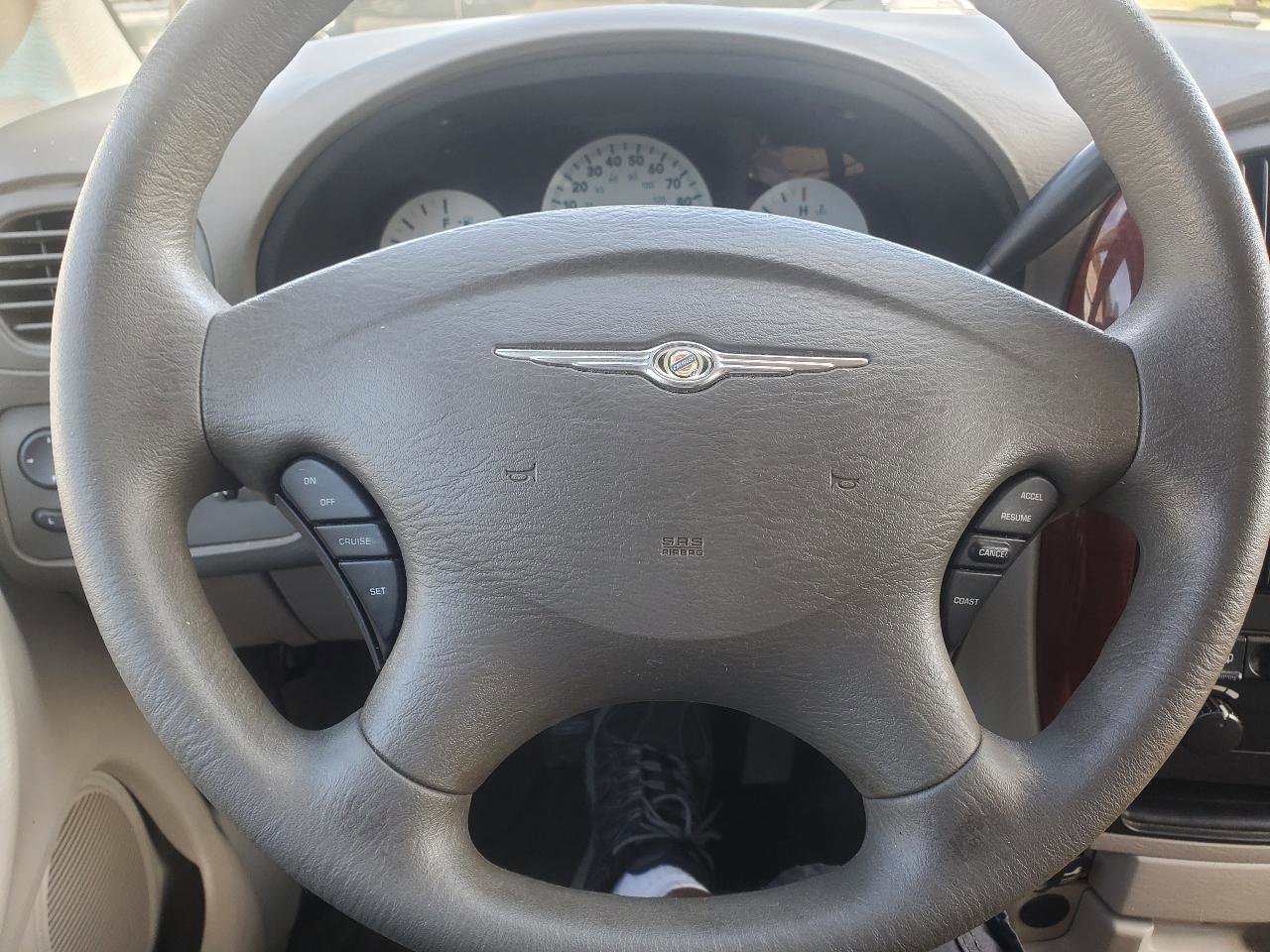 Used 2006 Chrysler Town & Country Limited w/ Popular Equipment Group I FWD image 20