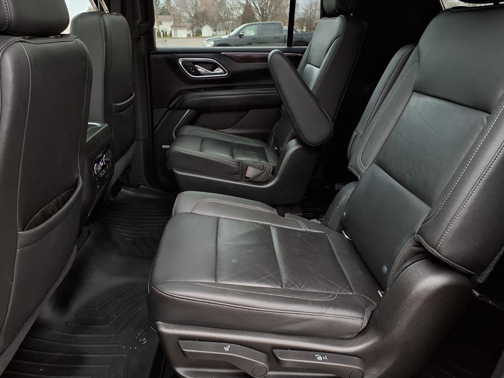 Used 2021 Chevrolet Suburban LT w/ LT Signature Package image 9