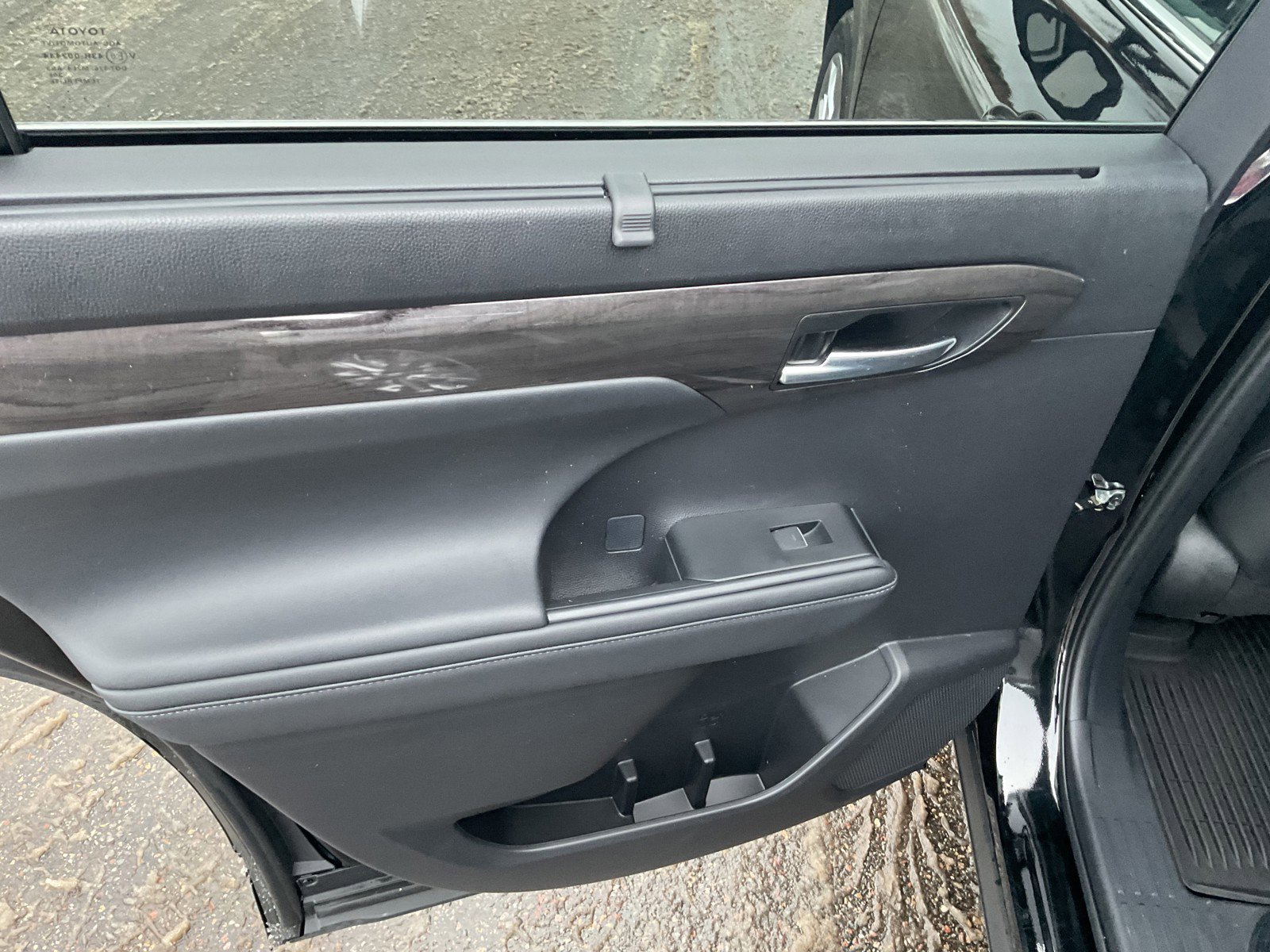 Used 2024 Toyota Highlander Limited image 21