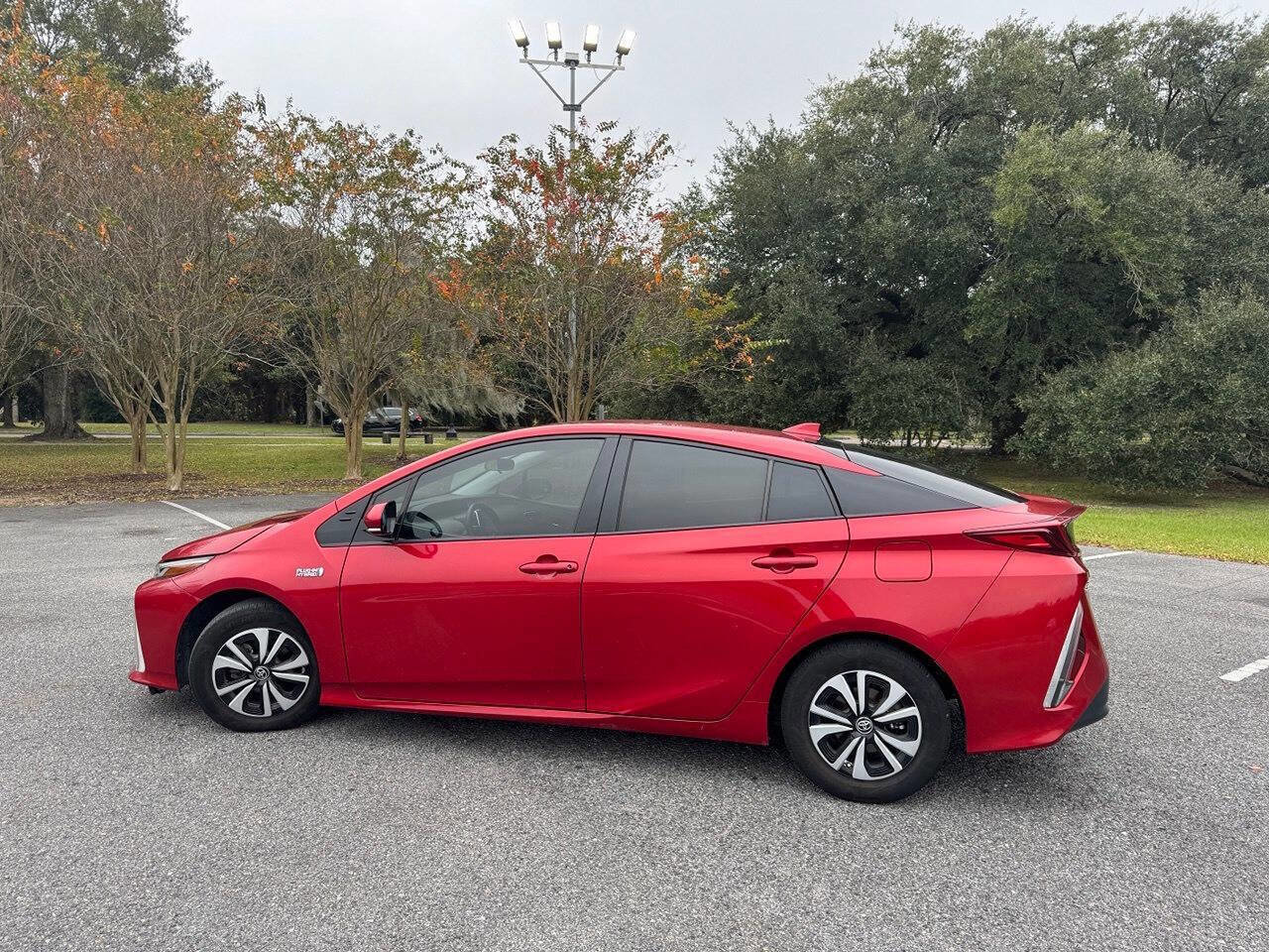 Used 2018 Toyota Prius Prime Premium image 7